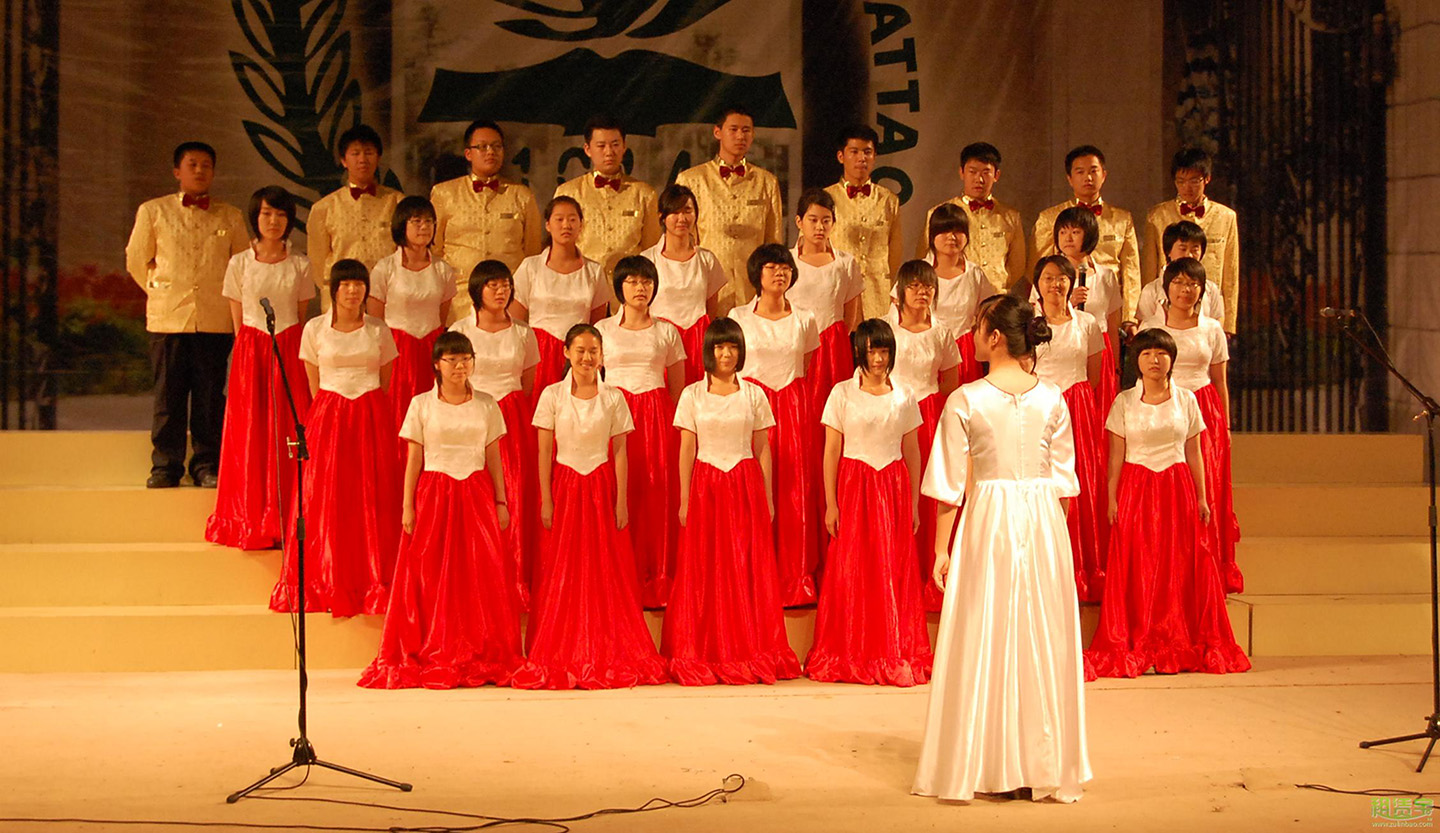 小合唱演出服女装选择技巧