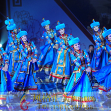 民族舞蹈服装通过哪些来表现舞蹈的意境