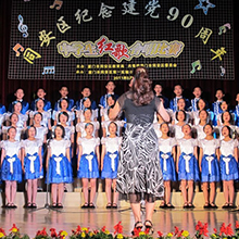 中学生合唱比赛应该怎么穿合唱服装