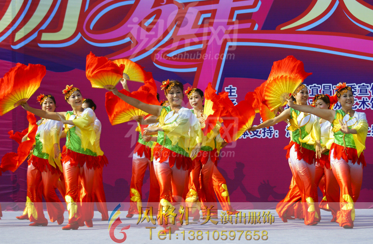 中国大妈跳广场舞适合穿那种广场舞舞蹈服装？