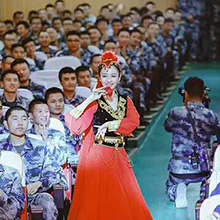 佟丽娅军营跳《花儿为什么这样红》新疆舞服装惊艳全场