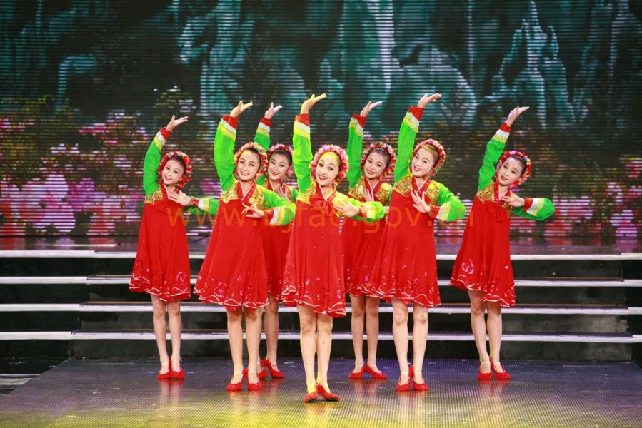 校园演出服为毕业季学子塑造最美形象