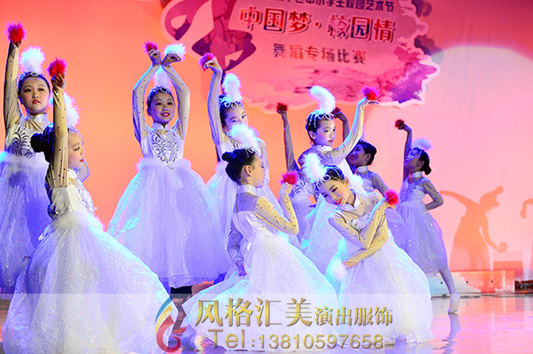 定制搭配校园演出服装意义