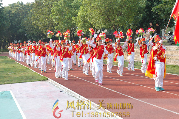 开学季升国旗搭配行进队服装