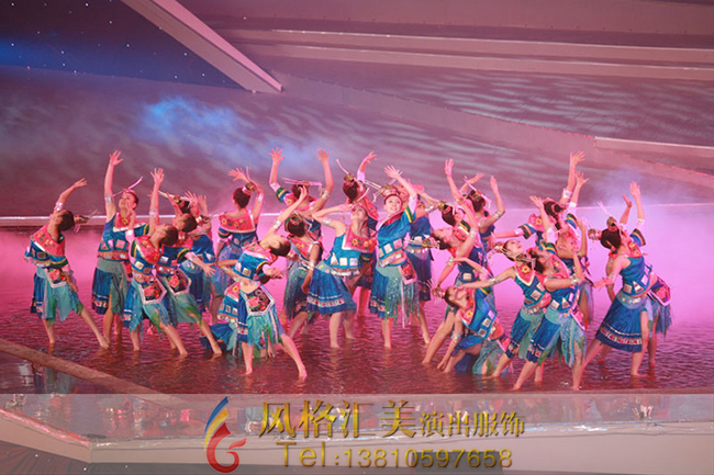 来自56个民族中的经典舞台服饰！