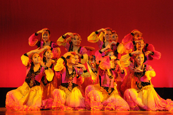 民族舞蹈演出服装,舞台舞蹈演出服装定制,晚会民族舞演出服装