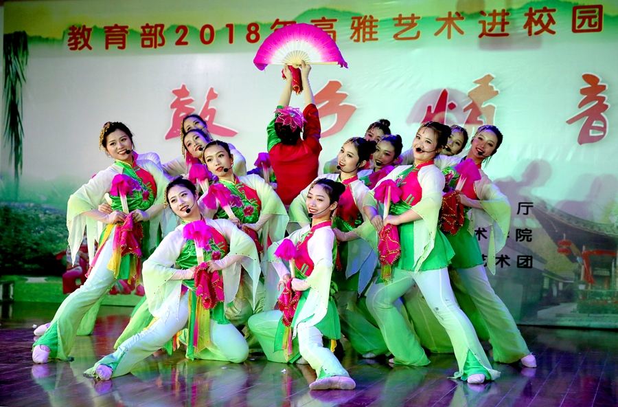 校园舞蹈演出服装与古典舞台艺术的联合！