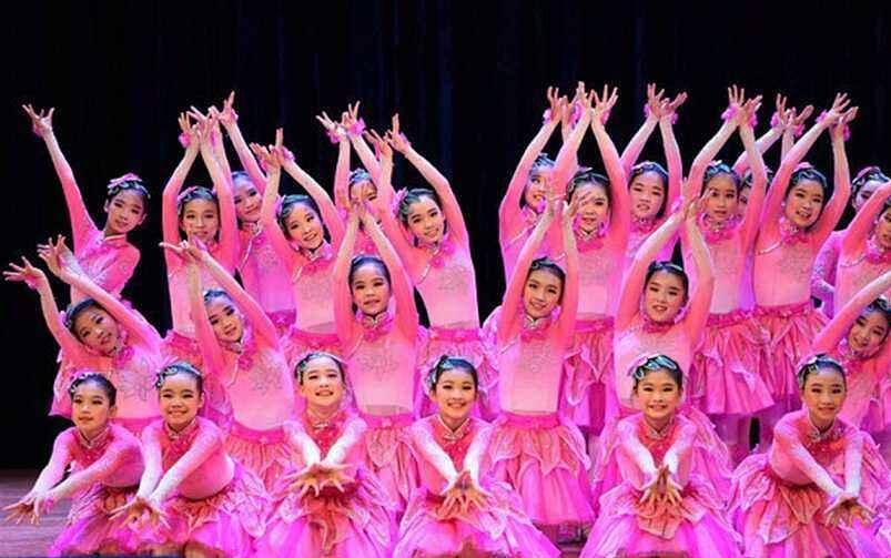 学生演出服装设计图稿绘制效果图的表现能力！