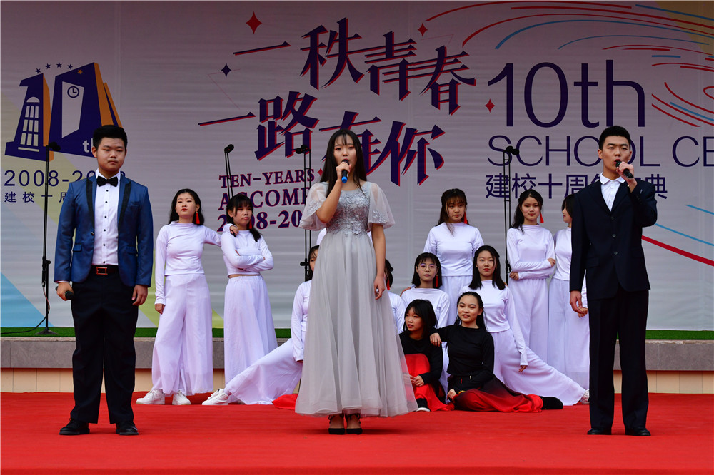 演出服装设计能够完美塑造人物形象！