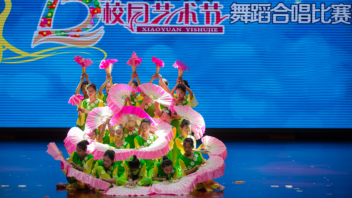 春节舞台演出服装大型歌舞比赛服装定制款式！
