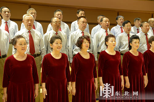 团体合唱应该怎么挑选演出服