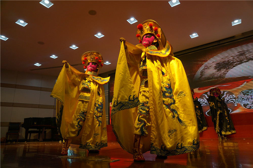 儿童戏曲服装发扬中国传统文化