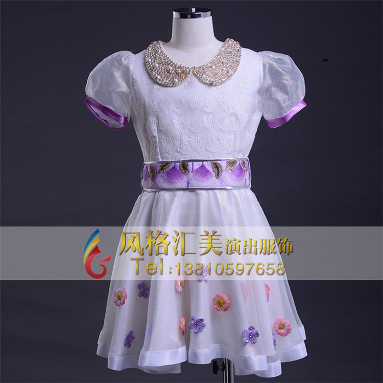 年底学生合唱服装定制热潮