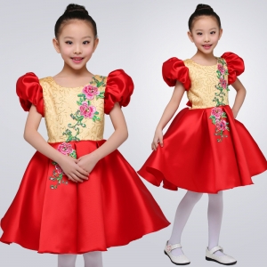 儿童合唱演出服装中式舞台合唱团体演出服装小学生红色合唱服装定制！